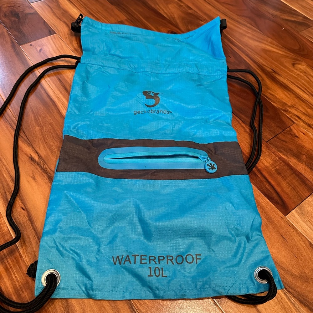 Geckobrands Waterproof Drawstring Backpack. 10L